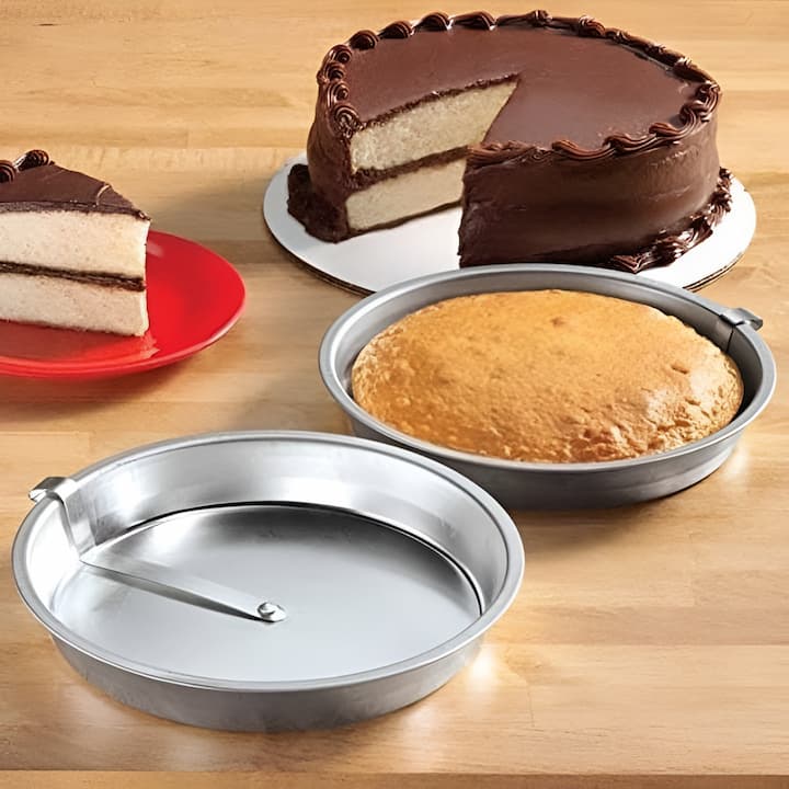 Cake Pan - Cake Form with Release Mechanism