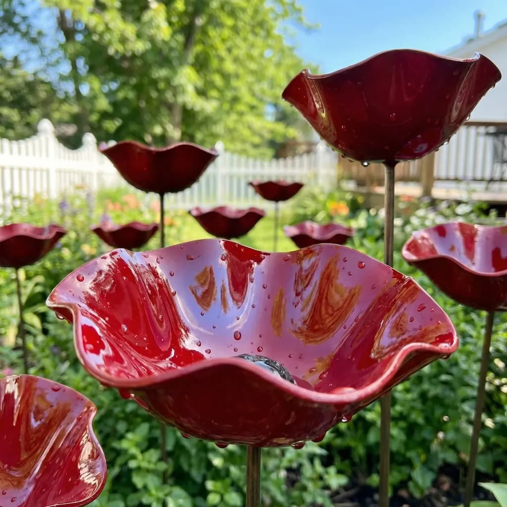 Flower Bath - Flower-Shaped Metal Sculpture for the Garden that Attracts Birds and Insects